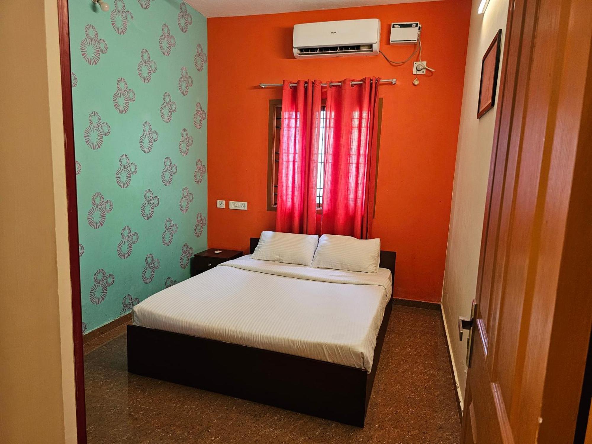 Shri Sai Balavany Residency Пондичери Екстериор снимка